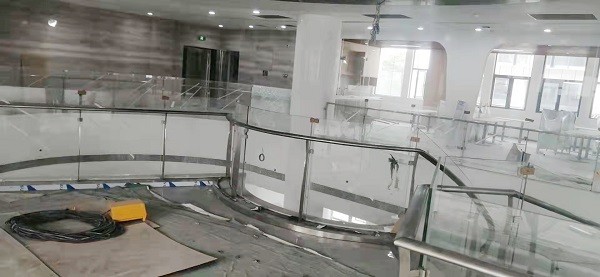 不銹鋼玻璃護欄工程