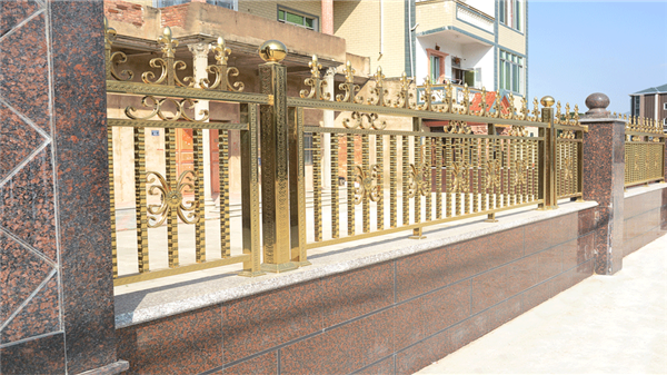 不銹鋼護(hù)欄圍欄不好看？看看喜師傅再?zèng)Q定