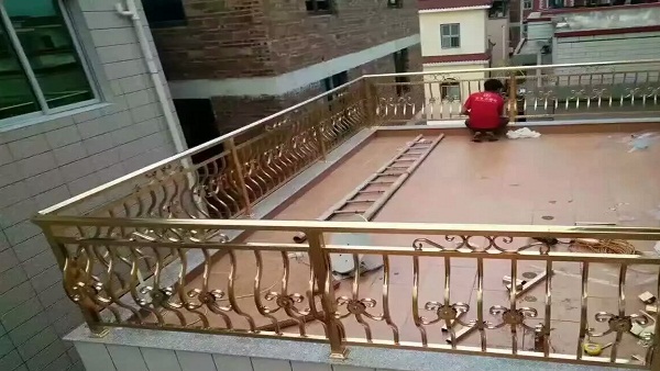 陽臺不銹鋼護欄每天都響是不是熱脹冷縮的原因？