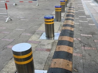 停車場不銹鋼防撞柱