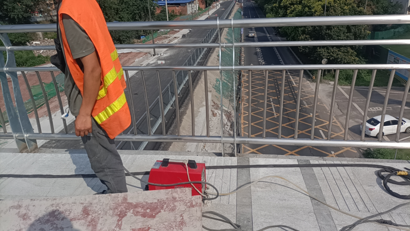 自貢不銹鋼天橋護欄