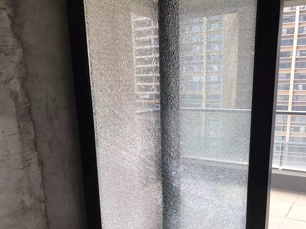 陽臺(tái)玻璃不銹鋼護(hù)欄不知道怎么設(shè)計(jì)？看看這些案例再?zèng)Q定