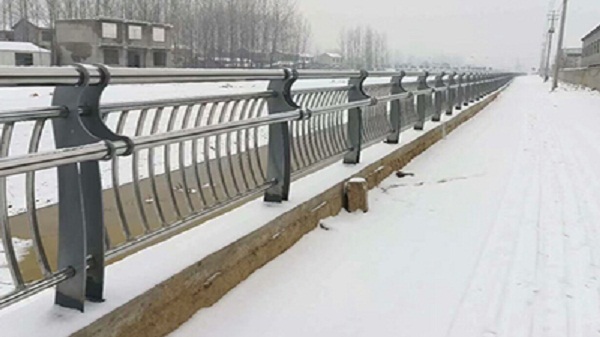 不銹鋼護(hù)欄、欄桿生銹怎么辦？