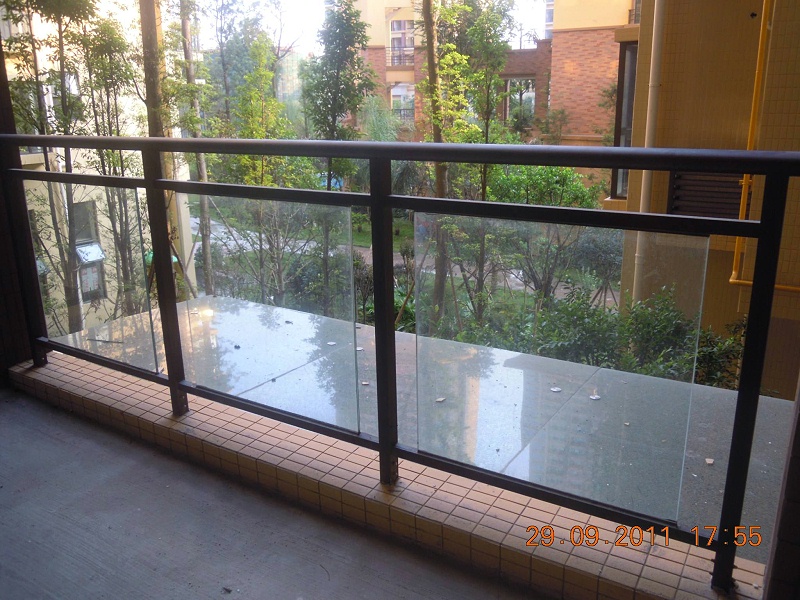 陽臺玻璃不銹鋼護欄