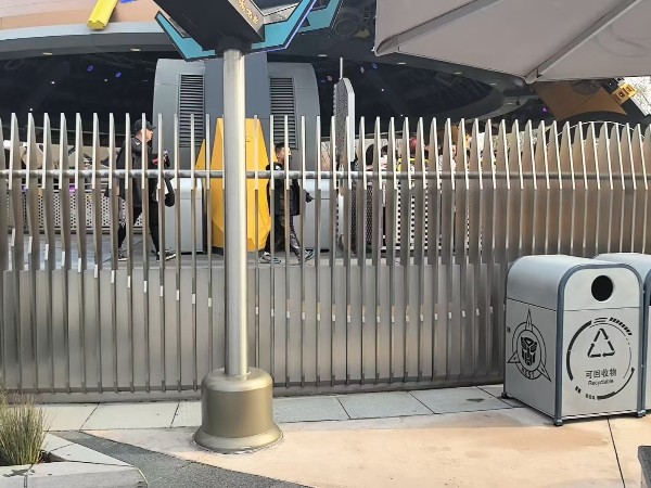 喜師傅不銹鋼護(hù)欄：助力環(huán)球影城打造安全美觀(guān)的文旅防護(hù)標(biāo)桿